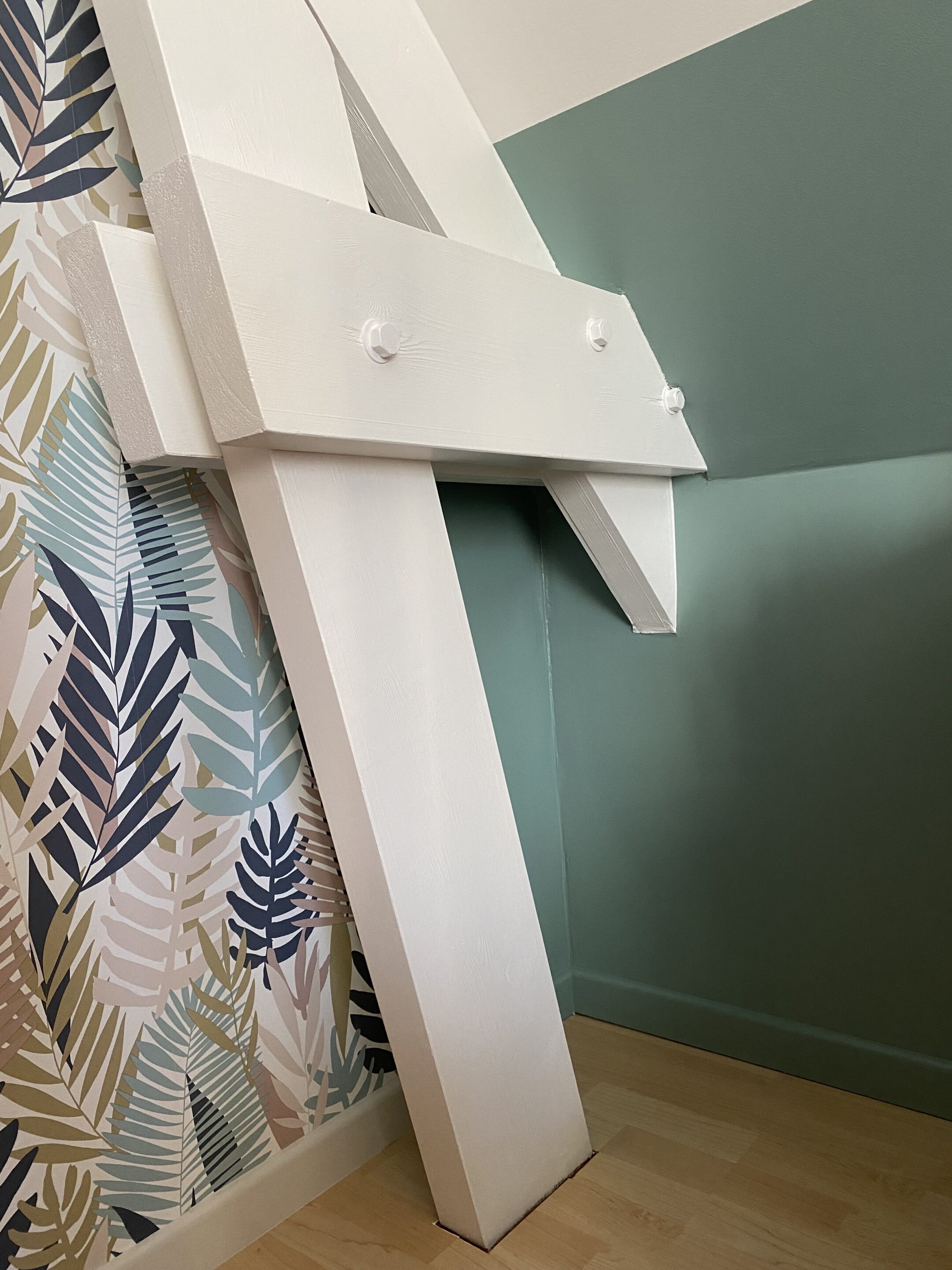 decoration-detail-chambre-nort-sur-erdre peinture jambe de force
