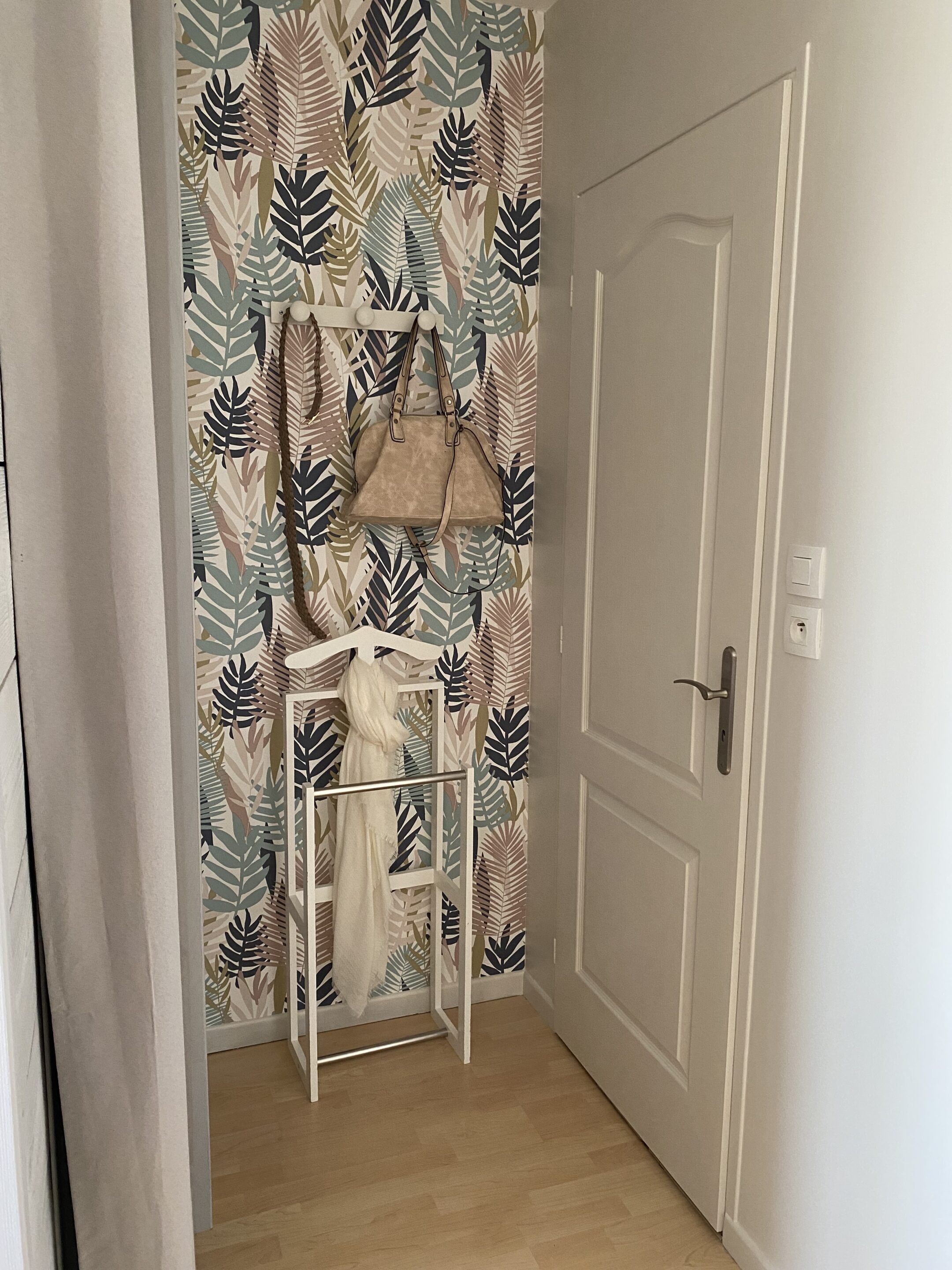 decoration-chambre-nort-sur-erdre entrée chambre avec papier peint